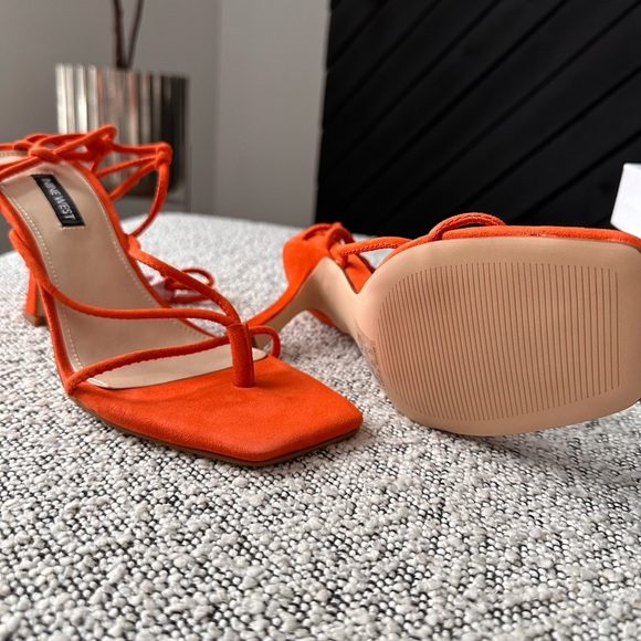 NINE WEST sandal in orange - Picture 4 of 5